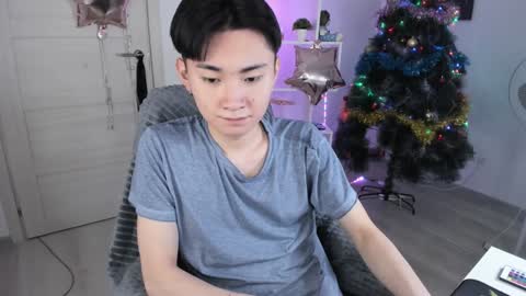 Snapshot of miram_yoo chatting on December 2024 11:40:01 AM              online show from December 2024 11:40:01 AM