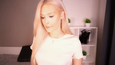 Snapshot of mirianscorgie chatting on October 2025 07:47:02 PM Elsa online show from October 2025 07:47:02 PM