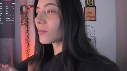 Snapshot of mishelkrave_ chatting on October 2025 01:36:02 AM KRAVE online show from October 2025 01:36:02 AM