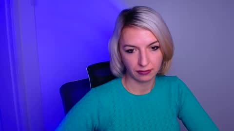 Snapshot of mishelle_blondie chatting on November 2025 01:58:01 PM Mishelle online show from November 2025 01:58:01 PM