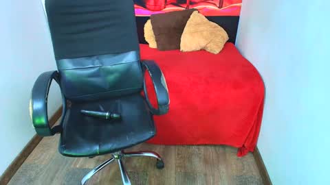 Snapshot of mishka__ chatting on January 2025 09:04:01 AM Mishka online show from January 2025 09:04:01 AM