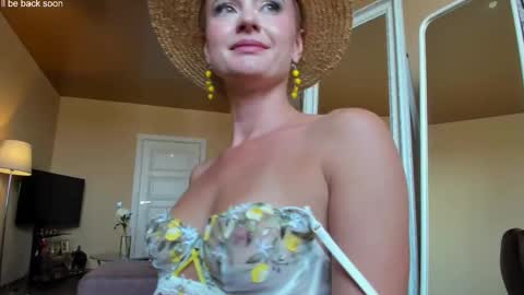 Snapshot of miss4motivated chatting on October 2025 05:55:01 AM Kris online show from October 2025 05:55:01 AM