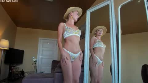 Snapshot of miss4motivated chatting on November 2025 12:05:02 PM Kris online show from November 2025 12:05:02 PM