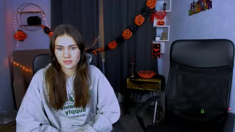 Snapshot of miss__ella chatting on October 2025 06:25:01 AM miss__ella online show from October 2025 06:25:01 AM