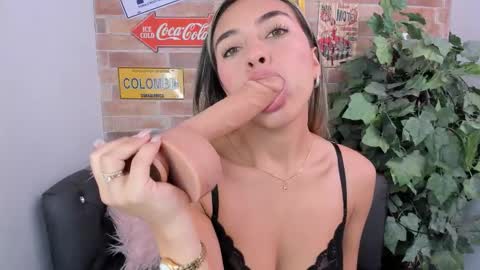 Zoe online show from October 2025 06:05:02 PM