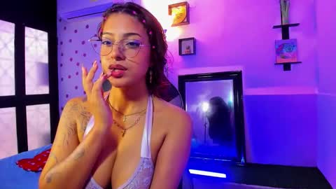 Akemi 3 online show from October 2025 02:04:01 PM