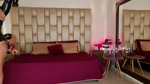 Alexa online show from October 2025 06:54:02 PM