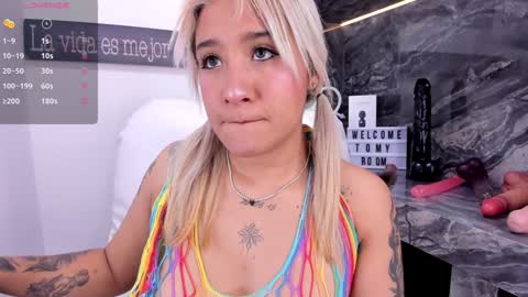 Snapshot of miss_danika chatting on December 2024 10:59:01 AM Danika online show from December 2024 10:59:01 AM