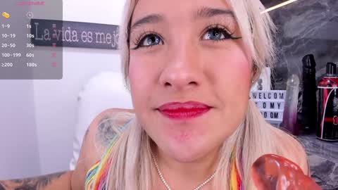 Snapshot of miss_danika chatting on December 2024 02:27:01 PM Danika online show from December 2024 02:27:01 PM