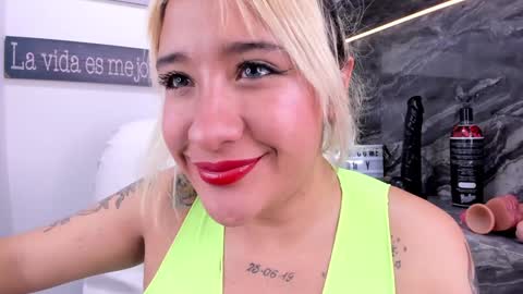 Snapshot of miss_danika chatting on January 2025 02:11:01 PM Danika online show from January 2025 02:11:01 PM