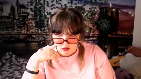 Snapshot of miss_kapriz_love chatting on October 2025 04:42:01 PM Eva online show from October 2025 04:42:01 PM