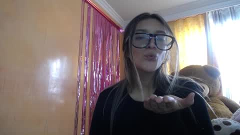 lilieth  online show from December 2024 06:50:01 PM