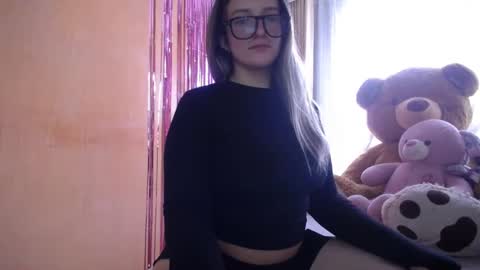 lilieth  online show from February 2025 03:52:01 PM