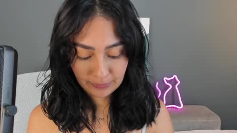Mia  monday to saturday 6pm to 9pm time Colombia online show from December 2024 11:35:01 PM