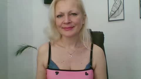 Snapshot of miss_natalix chatting on October 2025 09:15:01 AM miss_natalix online show from October 2025 09:15:01 AM