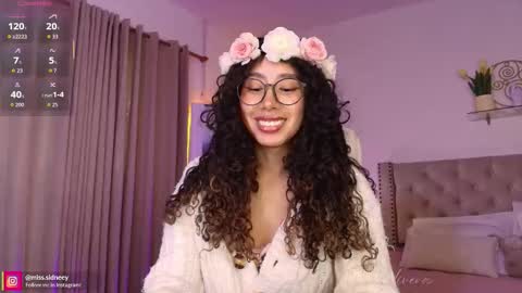 Amy Olivera online show from October 2025 01:18:02 PM