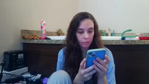 Snapshot of miss_sunshine01 chatting on October 2025 06:19:02 PM Bella online show from October 2025 06:19:02 PM