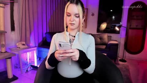 Chloe freelance model Please your thumbs up are important  online show from January 2025 12:25:01 AM