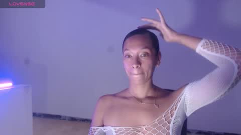 Snapshot of misscruzxz chatting on November 2025 03:46:02 PM Donna di Diamanti online show from November 2025 03:46:02 PM