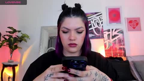 Snapshot of misshuntt3rs chatting on January 2025 02:43:02 AM Annie online show from January 2025 02:43:02 AM