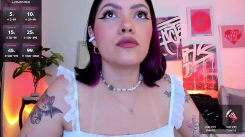 Snapshot of misshuntt3rs chatting on January 2025 02:57:02 AM Annie online show from January 2025 02:57:02 AM