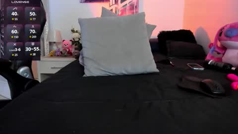 Snapshot of misshuntt3rs chatting on March 2025 05:20:01 AM Annie online show from March 2025 05:20:01 AM