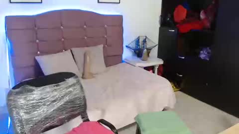 misskarol18 online show from February 2025 06:04:02 PM