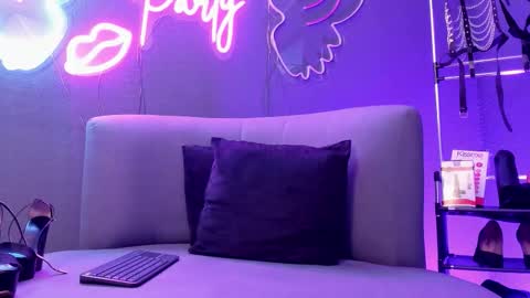 misskathyfox online show from October 2025 04:42:02 PM