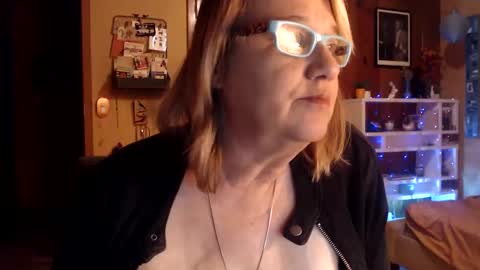 Snapshot of misskittyfox chatting on December 2024 06:15:02 AM MissKittyFox online show from December 2024 06:15:02 AM