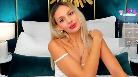 Snapshot of misslou_ chatting on October 2025 05:19:01 AM Lou online show from October 2025 05:19:01 AM