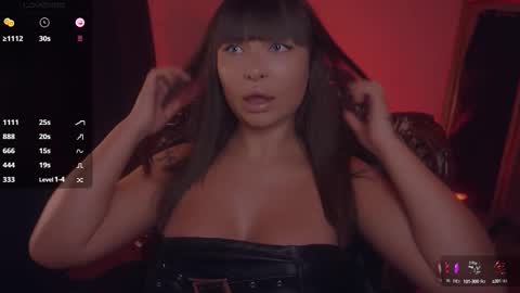 Snapshot of missmerciless chatting on October 2025 04:23:02 AM LUXXANDRA online show from October 2025 04:23:02 AM