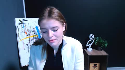 Olivia online show from November 2025 05:00:02 PM