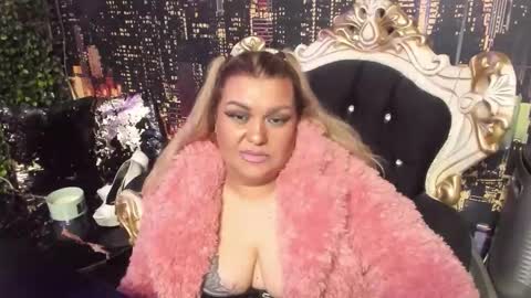 Snapshot of missqueent chatting on November 2025 11:26:02 PM QueenT online show from November 2025 11:26:02 PM