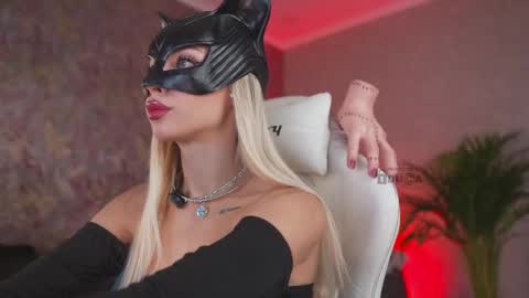 Snapshot of misstics_ chatting on October 2025 10:54:02 PM Eva online show from October 2025 10:54:02 PM