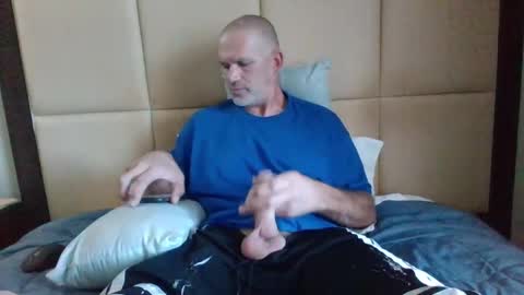 Snapshot of misterhunt81 chatting on October 2025 09:34:02 PM Mister81 online show from October 2025 09:34:02 PM