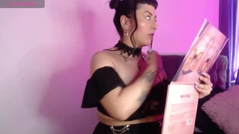       online show from February 2025 09:06:01 PM
