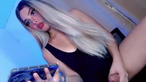 Snapshot of mistress_kim18 chatting on November 2025 04:44:02 AM mistress kim18 online show from November 2025 04:44:02 AM