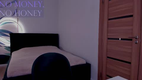 Mistress Mia online show from November 2025 04:51:02 PM