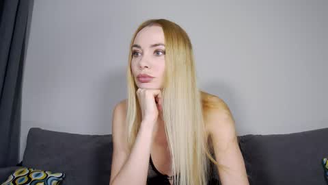 Snapshot of mistress_milana chatting on October 2025 10:25:01 AM Milana online show from October 2025 10:25:01 AM