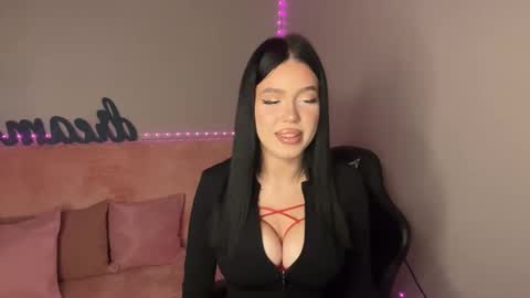 Snapshot of mistress_of_hearts chatting on October 2025 08:33:01 PM Mia online show from October 2025 08:33:01 PM