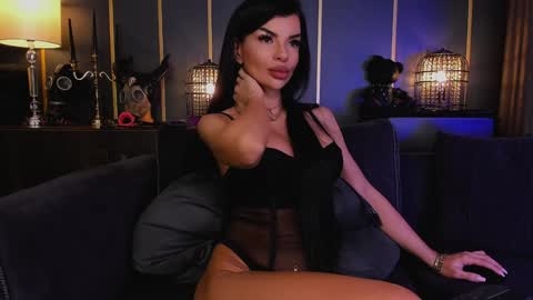 Elenia online show from January 2025 12:35:02 PM