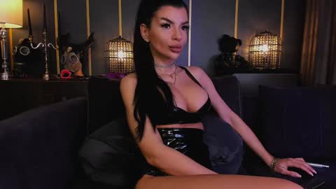Elenia online show from January 2025 12:41:01 PM