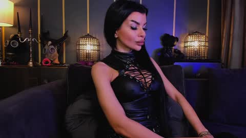Elenia online show from January 2025 09:45:01 AM