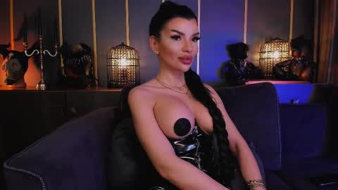 Elenia online show from February 2025 12:27:02 PM