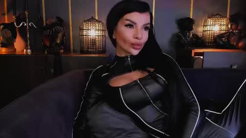 Elenia online show from March 2025 12:43:01 PM