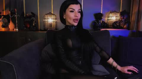 Elenia online show from March 2025 11:29:02 AM