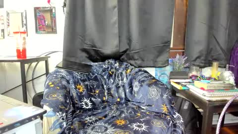 Snapshot of mistresslynn13 chatting on September 2025 04:01:02 AM MistressLynn online show from September 2025 04:01:02 AM