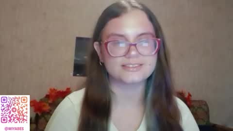 Snapshot of miyabe chatting on October 2025 01:43:02 PM Milana online show from October 2025 01:43:02 PM