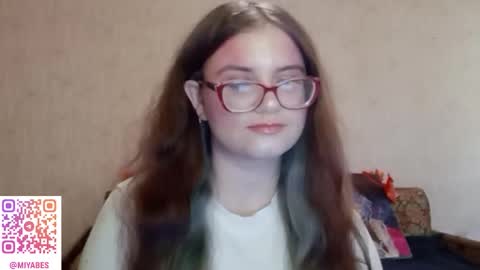 Snapshot of miyabe chatting on October 2025 09:20:01 AM Milana online show from October 2025 09:20:01 AM