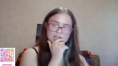 Snapshot of miyabe chatting on October 2025 09:19:01 AM Milana online show from October 2025 09:19:01 AM